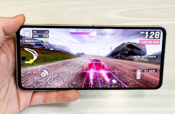 ZTE Nubia Flip 5G: обзор доступного раскладного смартфона с двумя дисплеями