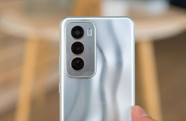 Обзор Oppo Reno 12: стильного смартфона с удобными функциями ИИ