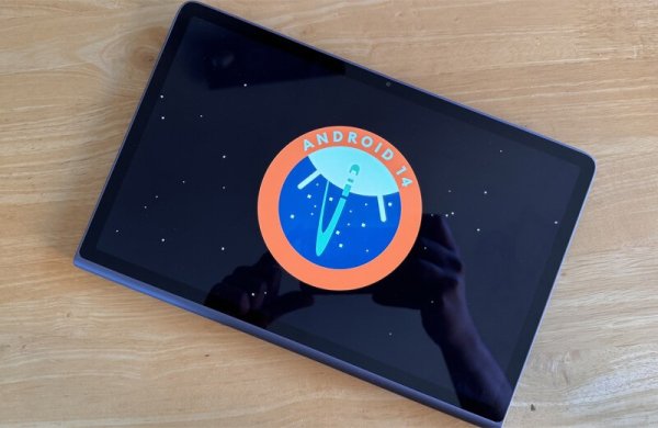 Обзор Lenovo Tab Plus: планшета для мультимедиа с подставкой и мощными динамиками