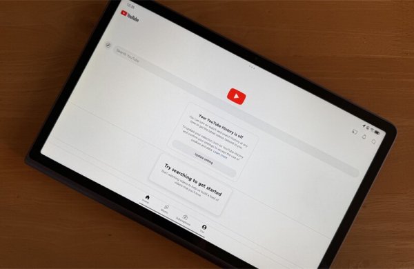 Обзор Lenovo Tab Plus: планшета для мультимедиа с подставкой и мощными динамиками