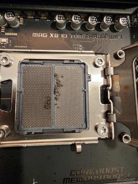 Процессор AMD Ryzen 7 9800X3D сгорел вместе с сокетом (3 фото)