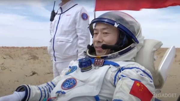 Экипаж «Шэньчжоу-19» приземлился после шести месяцев космической вахты на станции «Тяньгун»