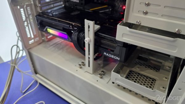 SilverStone представила корпус FLP02 в стиле 80-х (6 фото) SilverStone представила корпус FLP02 в стиле 80-х (6 фото)