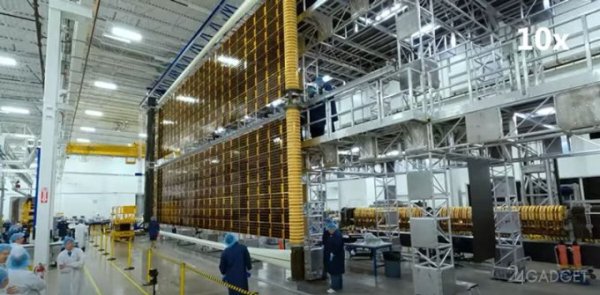 Гигантскую солнечную батарею для лунной станции впервые развернули во всю длину (2 фото + видео)
