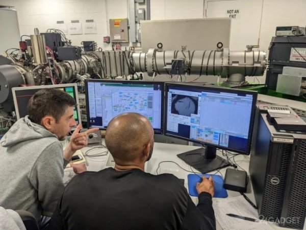 NASA вскрыло образцы лунного грунта, привезённые 50 лет назад &mdash; и усомнилось в теории образования спутника Земли (2 фото)