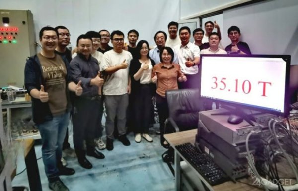 Китайцы создали самый сильный в мире сверхпроводящий магнит &mdash; в 700 000 раз мощнее поля Земли (2 фото)